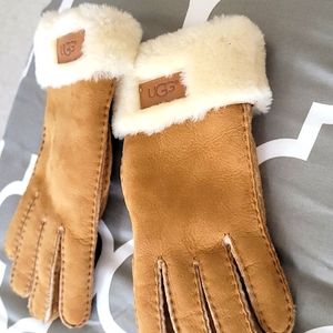 Ugg gloves